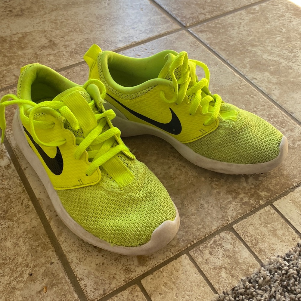 Youth Nike golf shoes